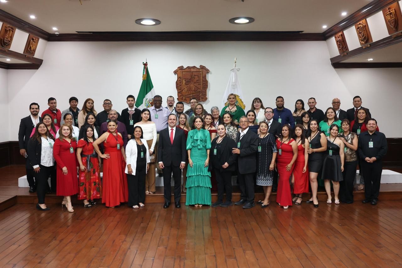 50 coahuilenses celebran grito en palacio de gobierno. Foto de gobierno.