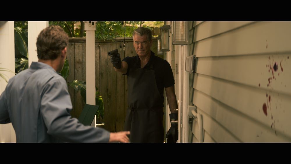 Charlie Swift (Pierce Brosnan), es un asesino a sueldo con un pequeño problema. Foto. Cortesía