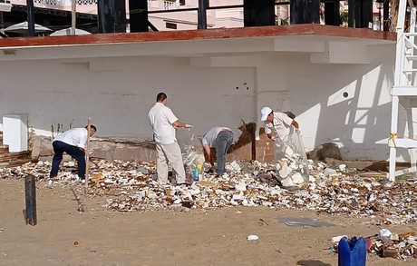 Sociedad organizada realiza limpieza de playas en Los Cabos