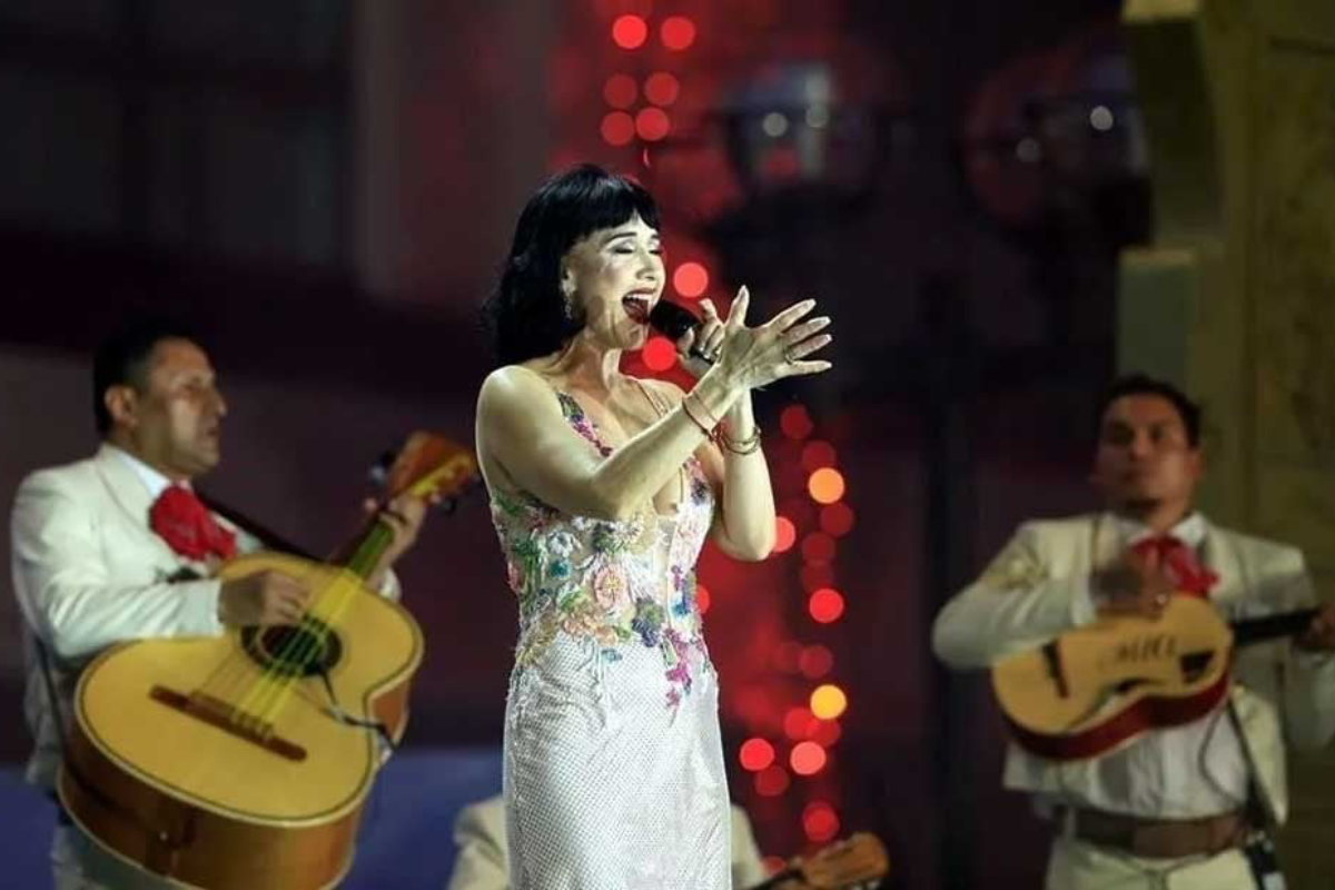 Susana Zabaleta durante su presentación en la ceremonia del Grito en Tamaulipas. Foto: Ruth Vilches