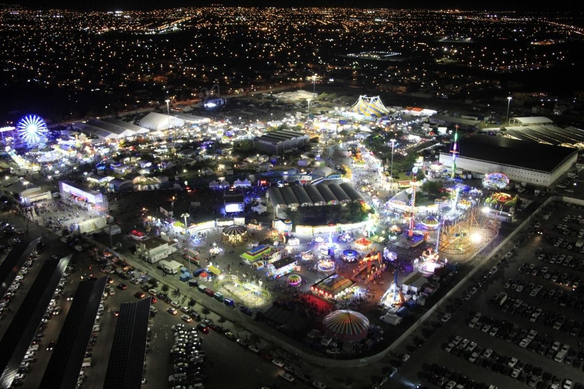 La Feria Tamaulipas ofrece la oportunidad de disfrutar de los artistas favoritos desde una ubicación especial, pero esta iniciativa ha generado controversia en cuanto a su impacto en la economía de los ciudadanos. Foto: Gobierno de Tamaulipas