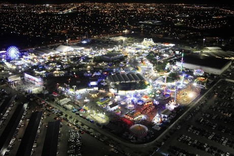 ¿Quieres ver más cómodo a tu artista en la Feria? Te va a costar una lana extra