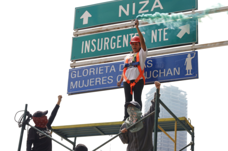 Activistas renombran Reforma como Glorieta de las Mujeres