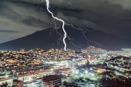 Alerta meteorológica en Nuevo León: Samuel García pide permanecer en casa