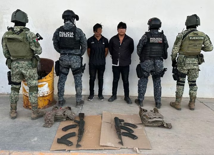 La detención de los integrantes del Cártel de Sinaloa ocurrió tras un enfrentamiento armado en la comunidad de San José de las Barrancas, en Fresnillo, Zacatecas. Foto: Facebook La Jornada. 