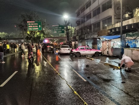 Conductor ebrio mata a taxista al chocar contra autos estacionados en Tacuba