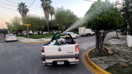 Fumigan colonias de Apodaca para prevenir el dengue