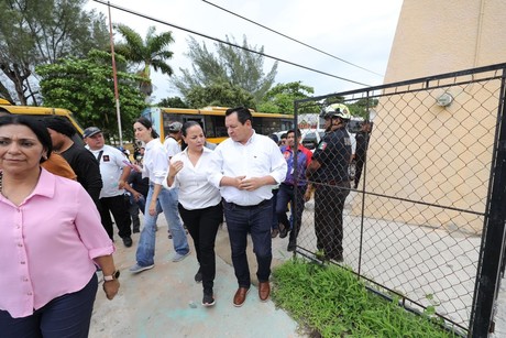 Huracán Milton: Joaquín Díaz supervisa evacuación de la costa yucateca