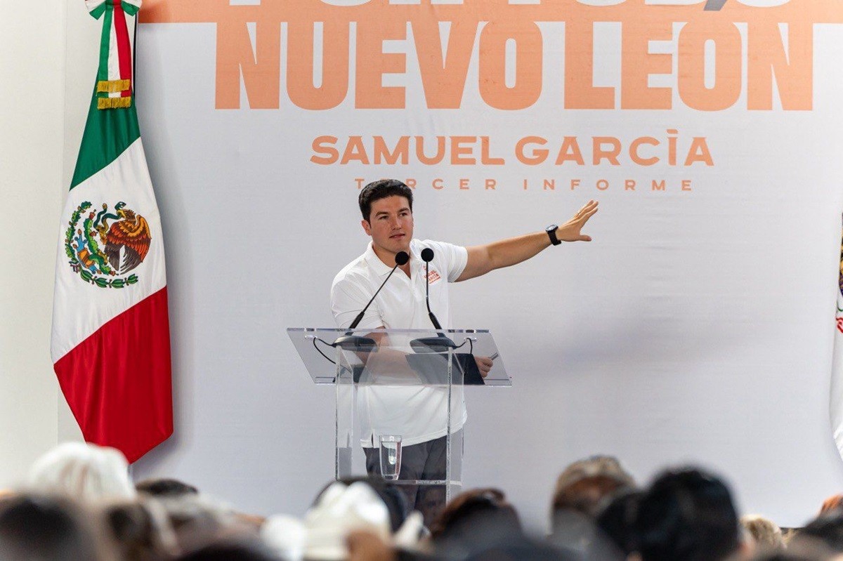 El gobernador de Nuevo León, Samuel García, dando informes regionales. Foto: Gobierno de Nuevo León