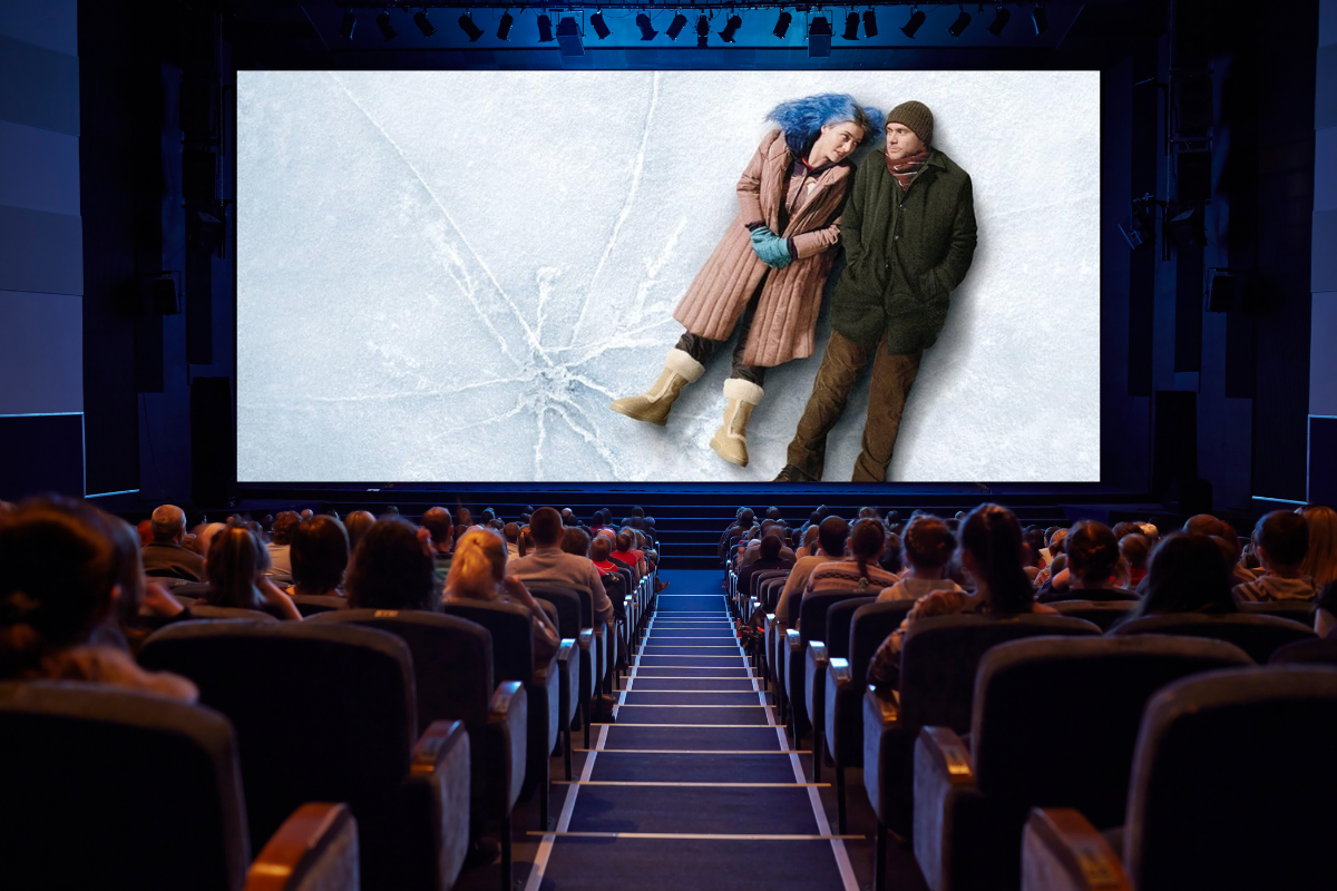 Sala de cine con espectadores y 'Eterno resplandor de una mente sin recuerdos'. Foto: Canva/Amazon Prime Video