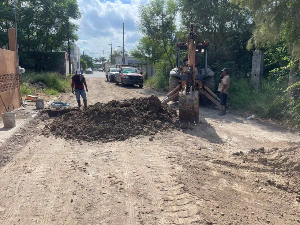 Trabajos de rehabilitación en la red de drenaje sanitario en Matamoros. Foto: SOP