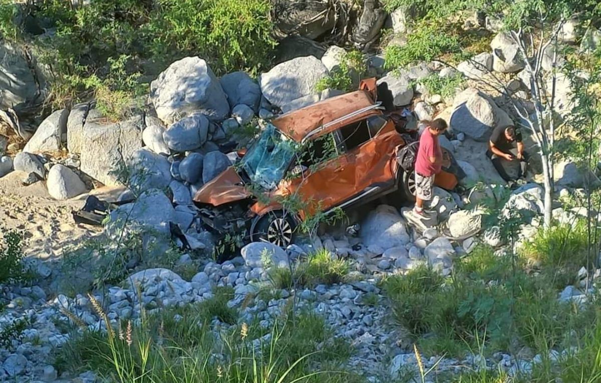 Guardia Nacional sufre accidente y cae a un barranco en Los Barriles