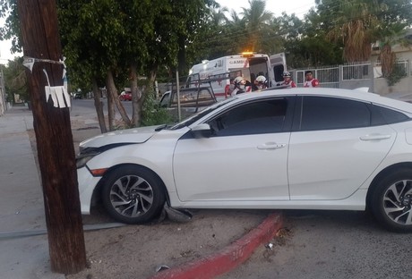 Buscan al conductor que chocó y huyó con madre e hijos en La Paz