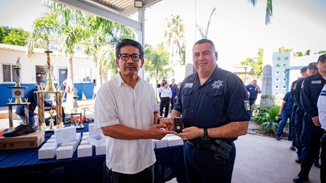 Reciben policías de Guasave, Sinaloa 40 cámaras corporales