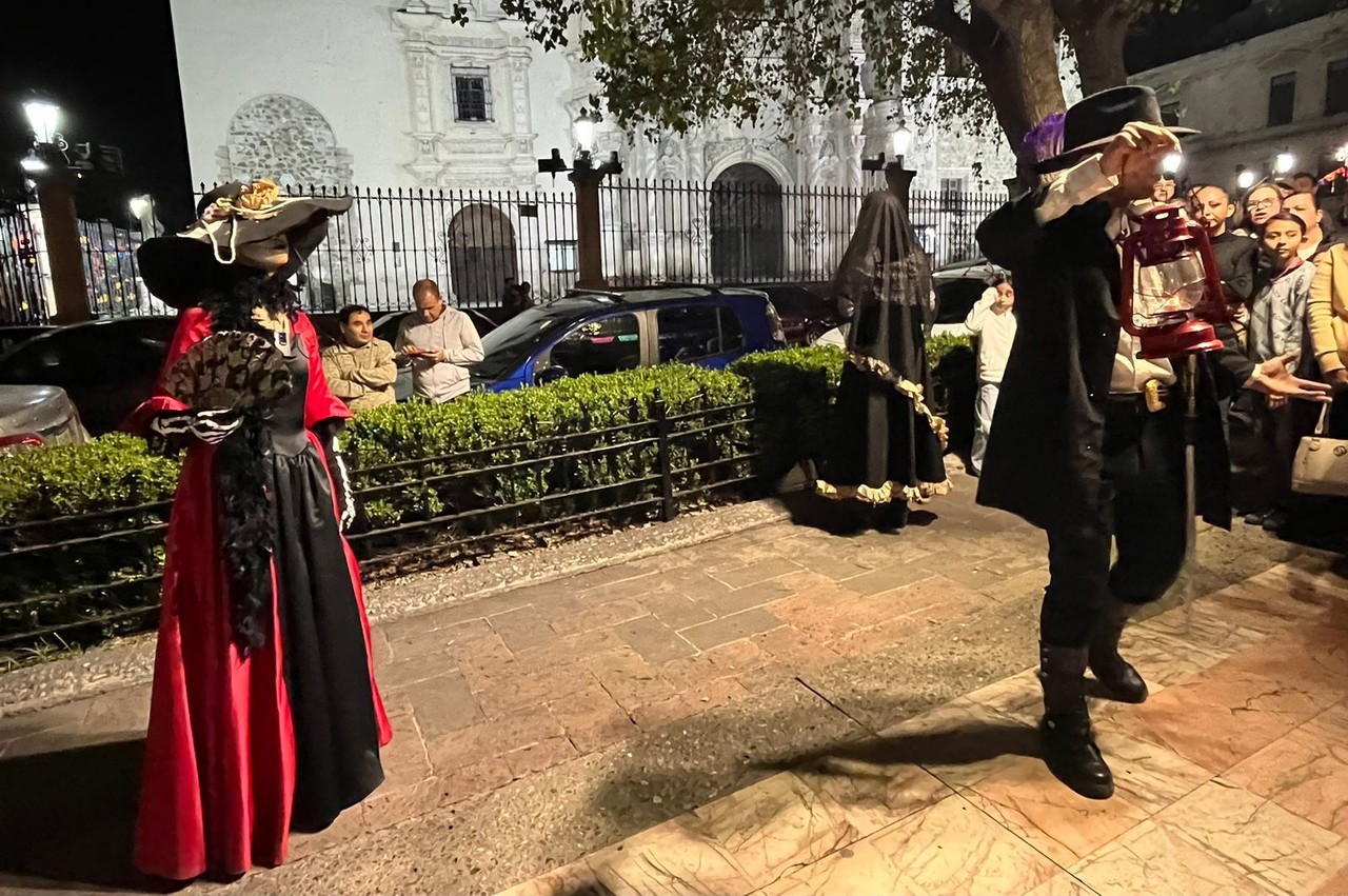 Los actores dentro del evento Supersticiones en Saltillo. (Fotografía: Leslie Delgado)