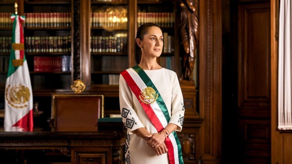 La mandataria eligió un estilo diferente y sin precedentes para su imagen oficial. Foto: Gobierno de México.