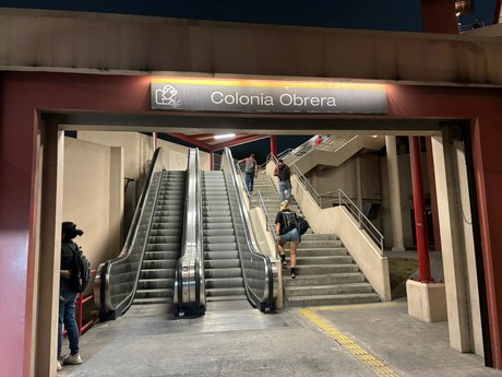 No sirven escaleras eléctricas pese a aumentos en tarifas del Metro