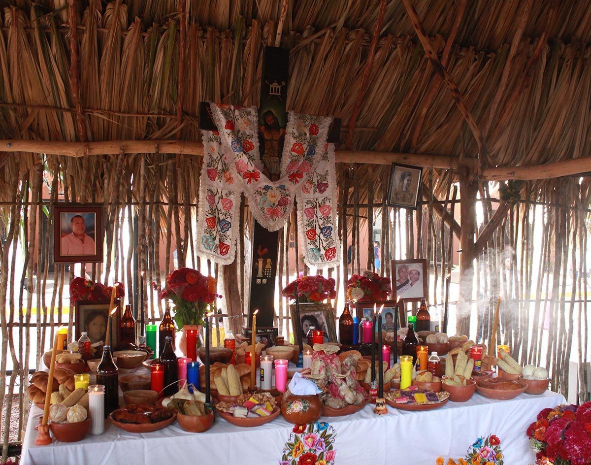 Gran Muestra Estatal de Altares, en el centro de Mérida. Foto: Irving Gil