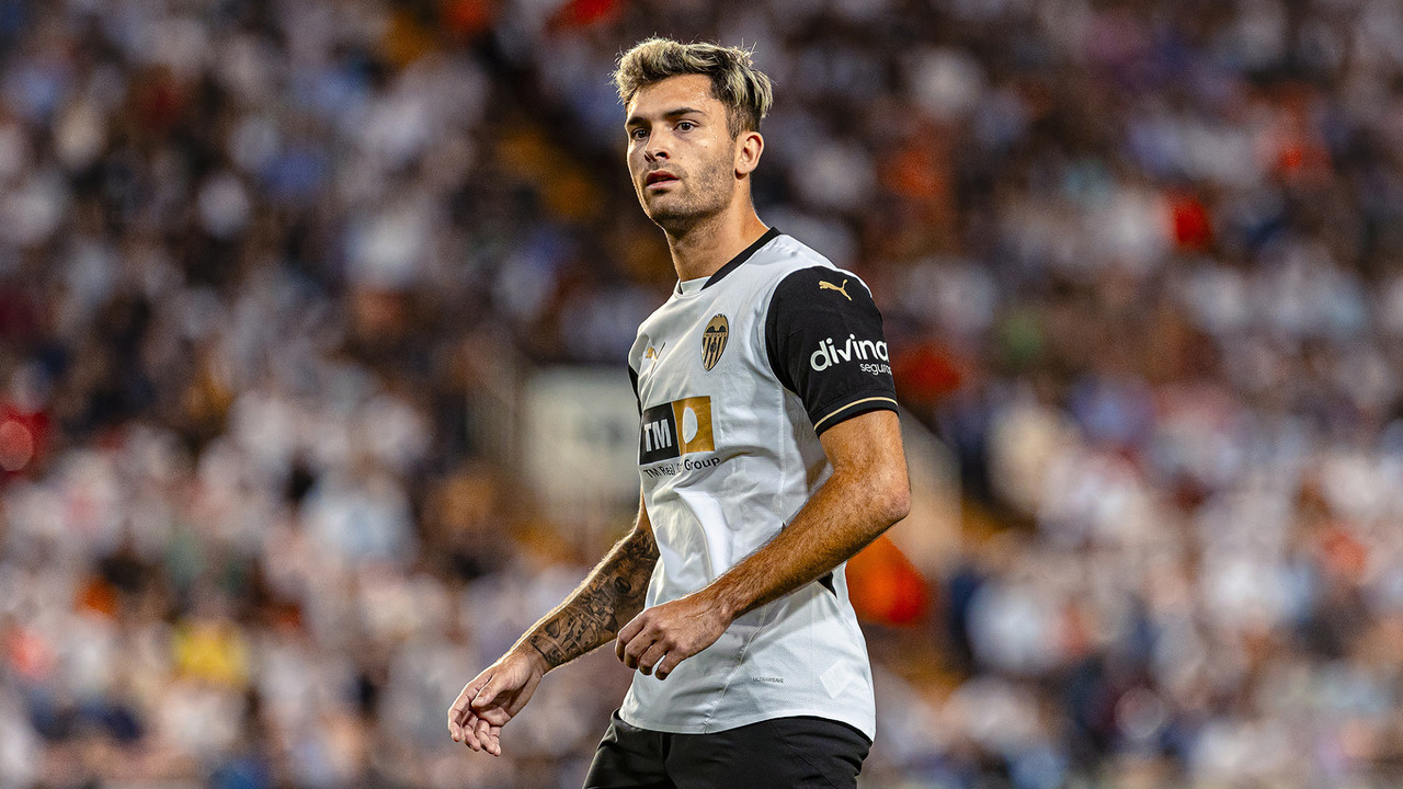 Hugo Duro en un partido de La Liga con el Valencia. Foto: Valencia CF.