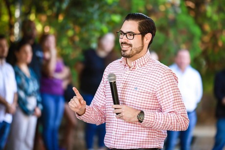 David de la Peña inicia el programa 'alcalde en tu escuela' en Santiago