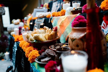 Día de Muertos: ¿Qué significan los elementos del altar y cuándo ponerlos?