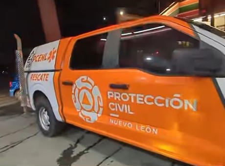 Accidente vial en Monterrey: Chocan dos autos y dejan daños materiales (VIDEO)