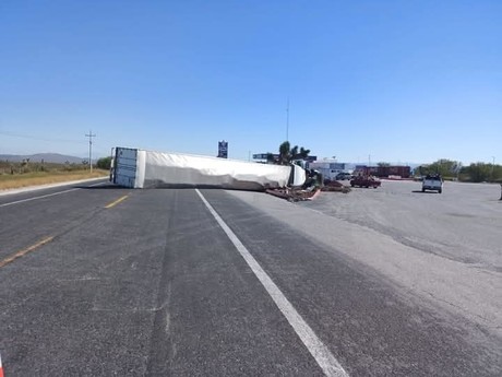 Aparatoso accidente en la carretera 57 casi mata a tráilero