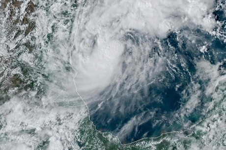 Alertan por lluvias intensas por huracán 'Milton' en Golfo de México