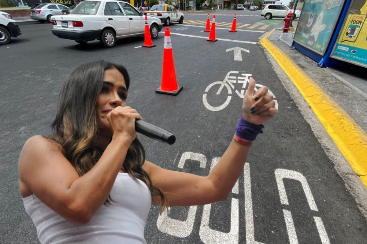 Alessandra Rojo de la Vega frente a las ciclovías en la Cuauhtémoc.     Foto: Especial