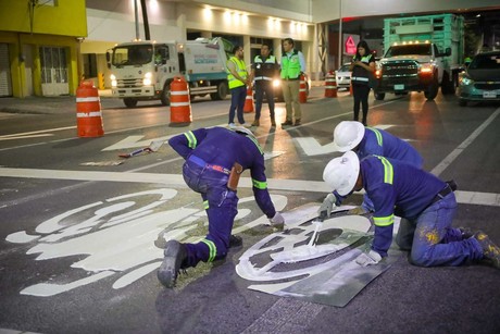 Monterrey realiza delimitación de carriles y cruces peatonales en el Centro