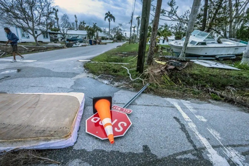 Daños en la costa de Siesta Key donde tocó tierra Milton en Florida. Foto: El Heraldo de Aragón.