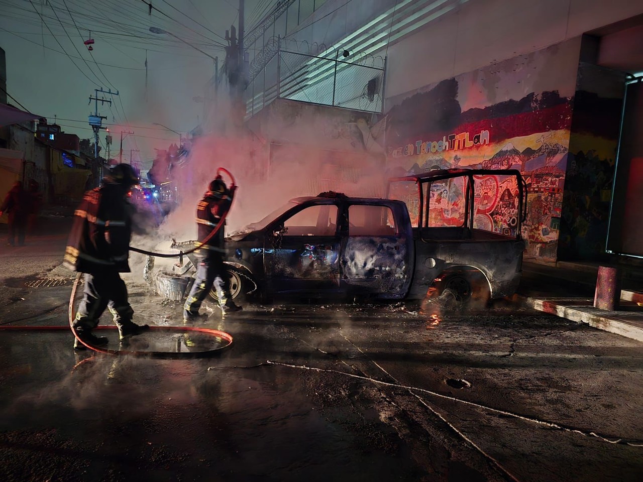 Patrulla incendiada por supuesta falla mecánica. Foto: Ramón Ramírez