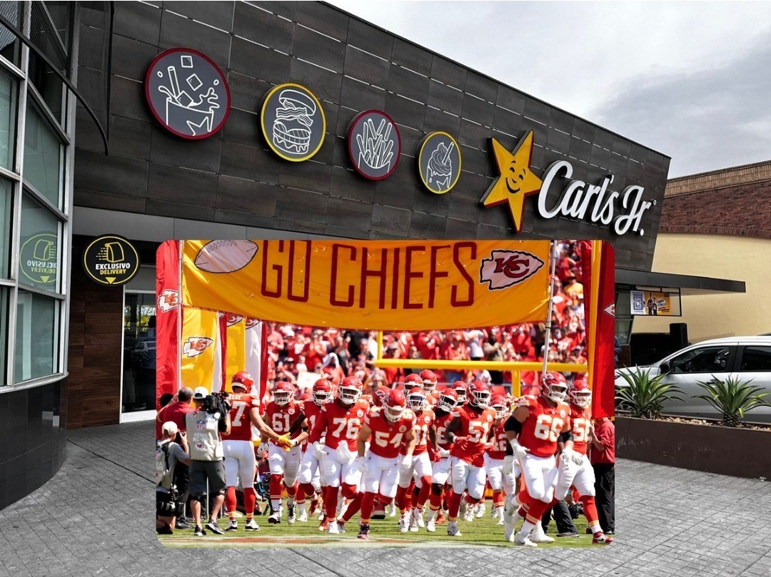 Sucursal de Carls Jr en Monterrey y entrada de los Kansas City Chiefs a un juego. Foto: Canva - POSTA MX - FOX 4