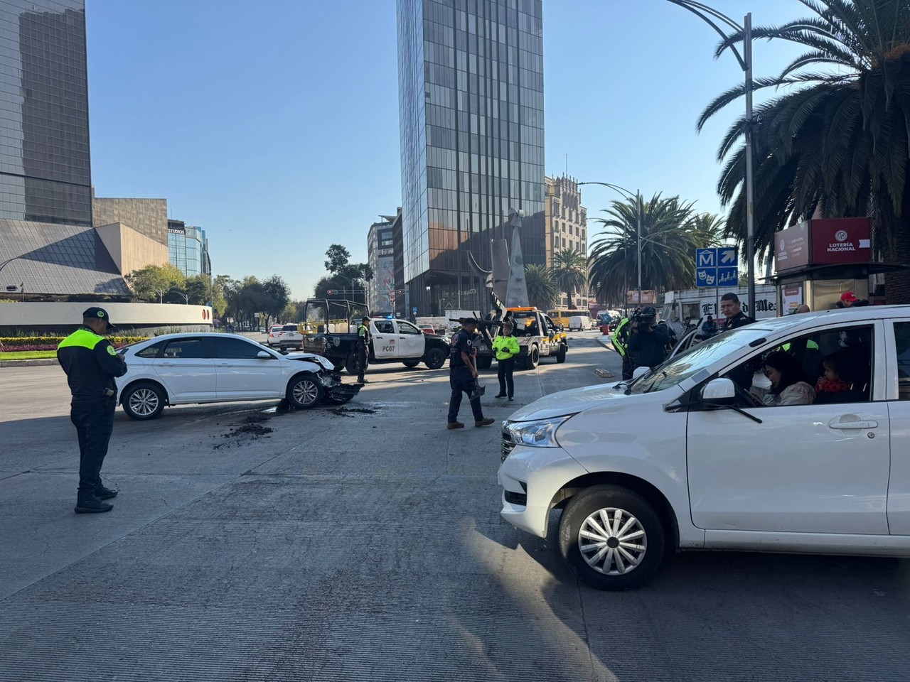 Accidente que sucedió en Paseo a la Reforma causó movilización entre elementos de la SSC. Foto: Ramón Ramírez