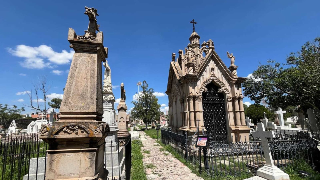 Está lista la logística y reglas que familias deben acatar al visitar los panteones municipales. Foto: Isaura Retana.