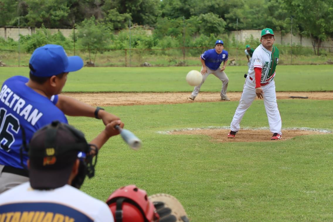 Trabajadores de la AUTAMUADY participaron en una edición más del tradicional campeonato de Softball.- Foto de la UADY