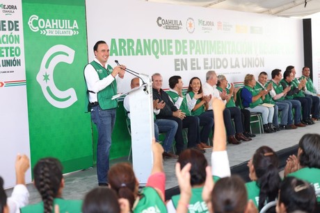 Manolo Jiménez arranca obra de pavimentación en ejido La Unión en Torreón