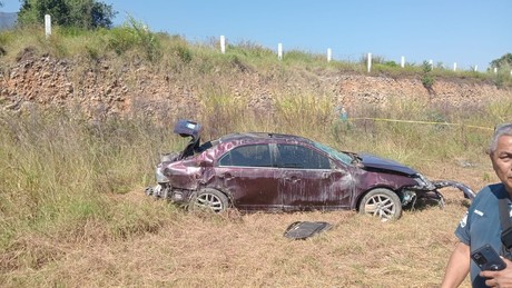 Fatal volcadura en Cadereyta: un muerto y tres lesionados