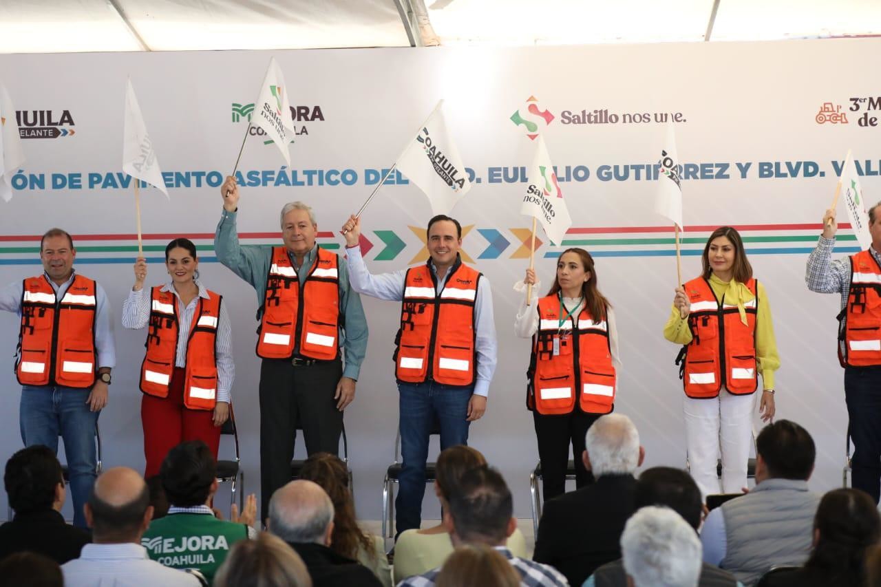 El gobernador Manolo Jiménez en el arranque de las obras. (Fotografía: Gobierno de Coahuila)