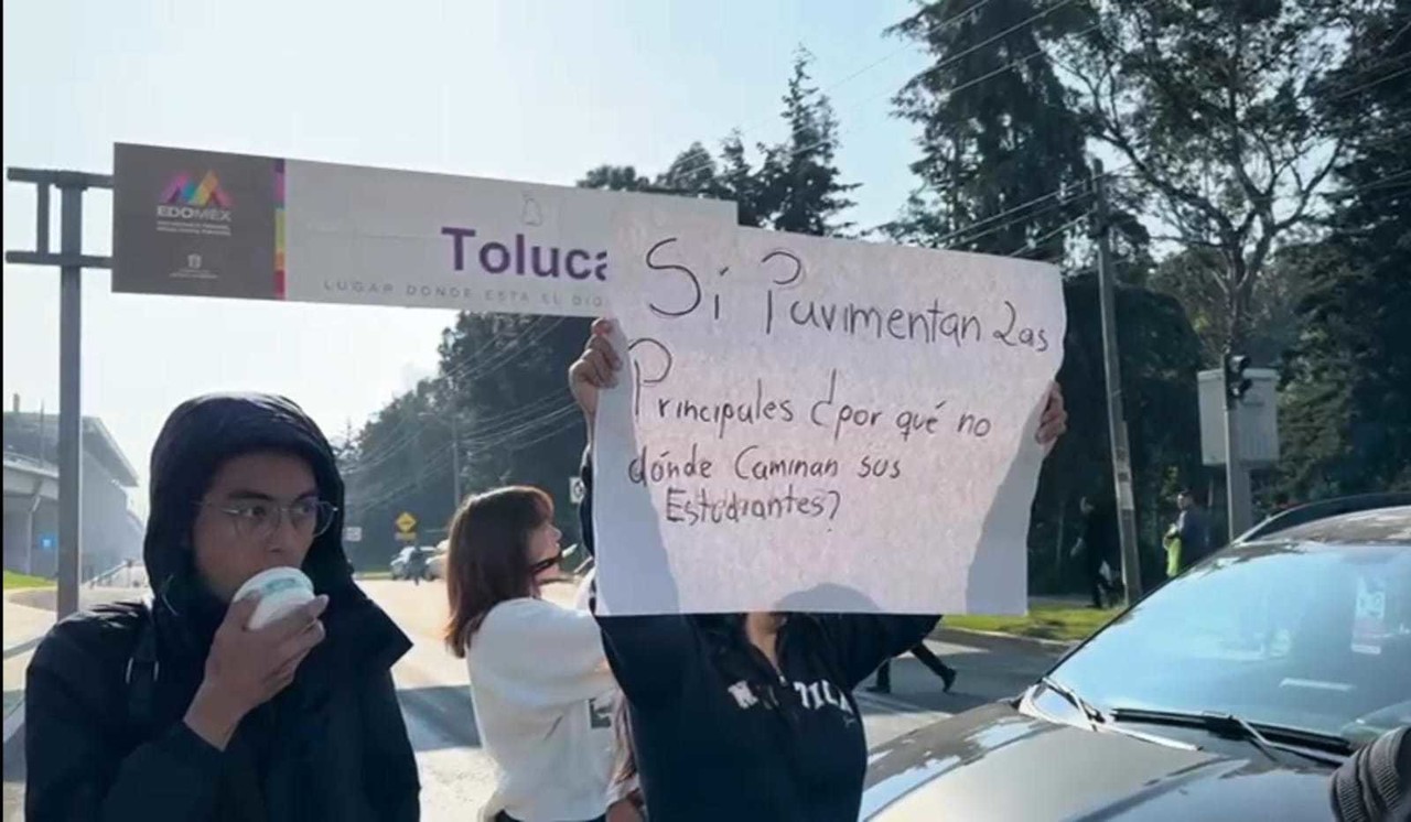 Los estudiantes exigen mejores condiciones en las carreteras de la entidad mexiquense. Imagen: POSTA