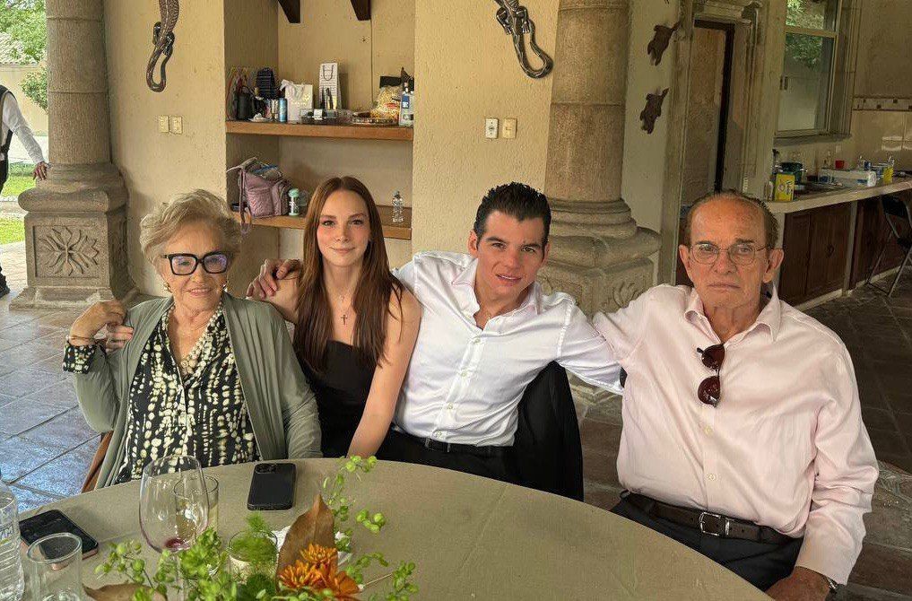 Don Florencio Flores Aguirre celebró junto a su familia y amigos 89 años de vida. Foto: @mikefloresse en Instagram.