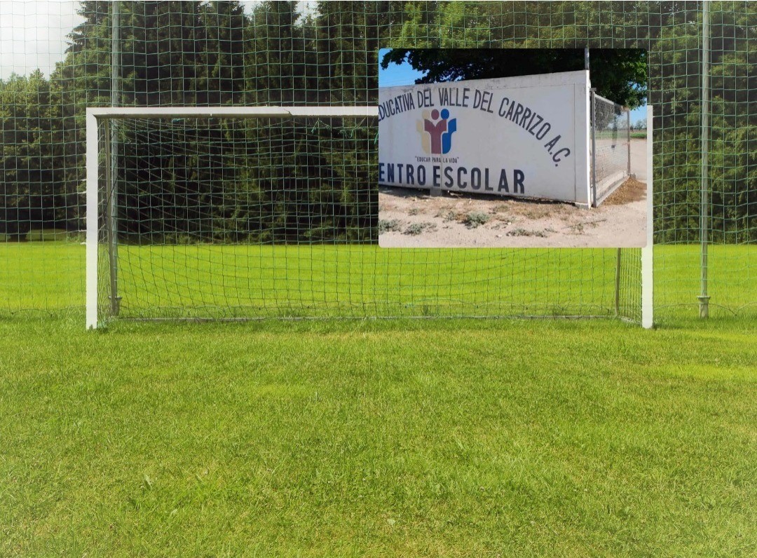 Portería de futbol y la fachada de la escuela donde estaba el menor. Foto: Canva - Puntualizando.