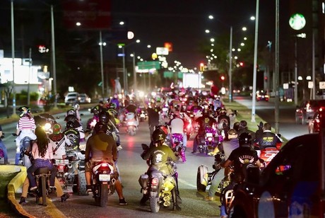 Rodada Rosa contra el cáncer en Nuevo Laredo ¿cuántos motociclistas asistieron?