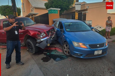 Accidente de tránsito en La Paz deja a una mujer prensada