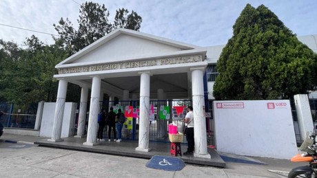 Alumnos cierran la Facultad de Derecho de la UJED por estos motivos