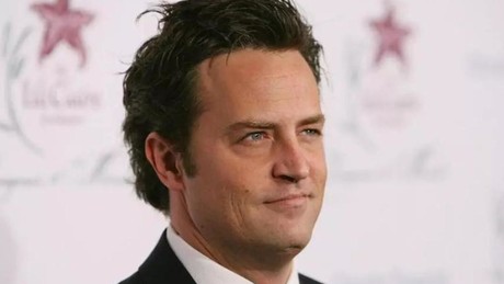 Caso Matthew Perry, la familia del actor rompe el silencio 1 año tras su muerte