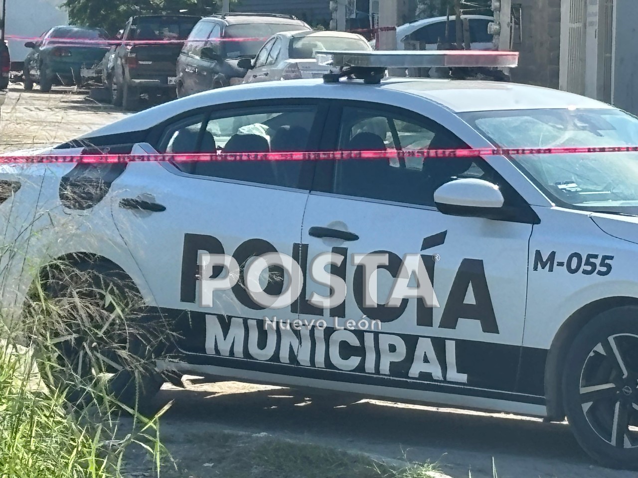 Policias de Pesquería afuera del domicilio donde ocurrió el hecho. Foto: POSTA MX.