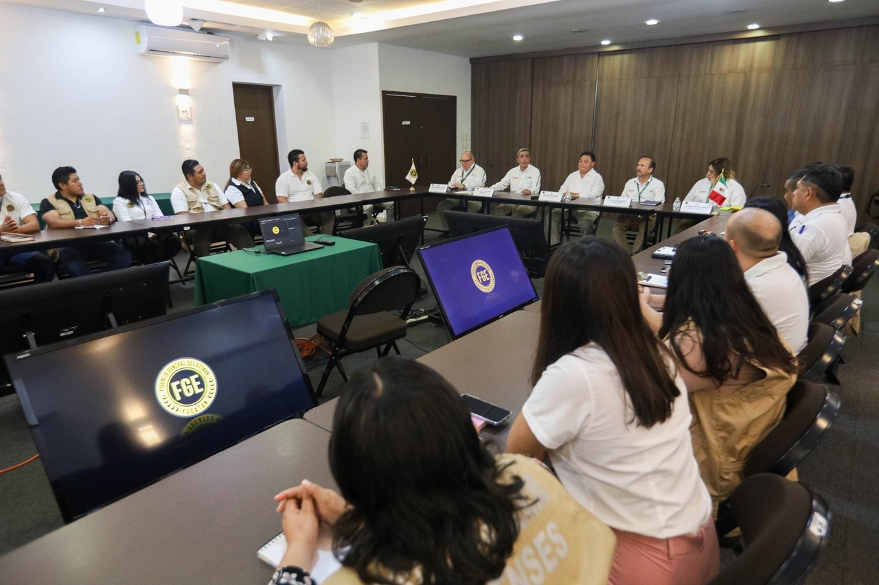 Personal técnico del Tren Maya S.A. de C.V. realizó la capacitación a integrantes de la FGE Yucatán.- Foto de la FGE