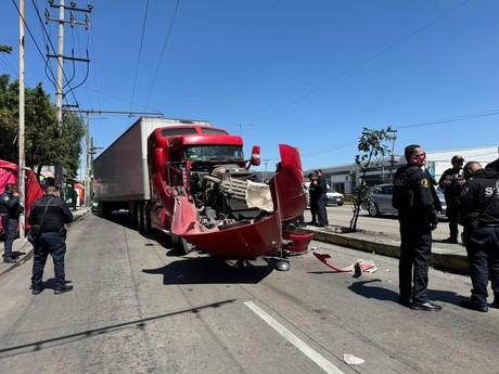 ¡Pelea hasta la muerte! Riña vial entre tráileros deja un muerto y un detenido