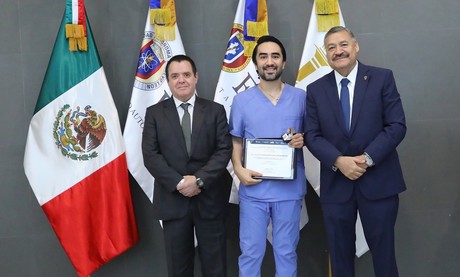 UANL: reconocen trayectoria docente en la Facultad de Medicina